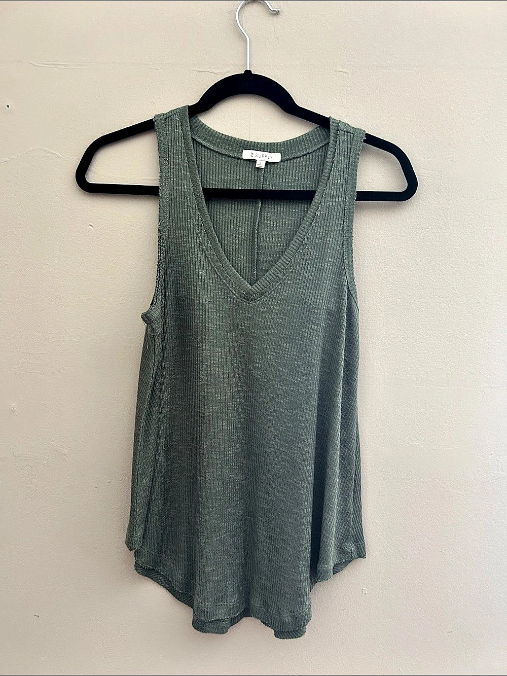 Z Supply Ribbed V-Neck Tank Top in Green Size Small Like New